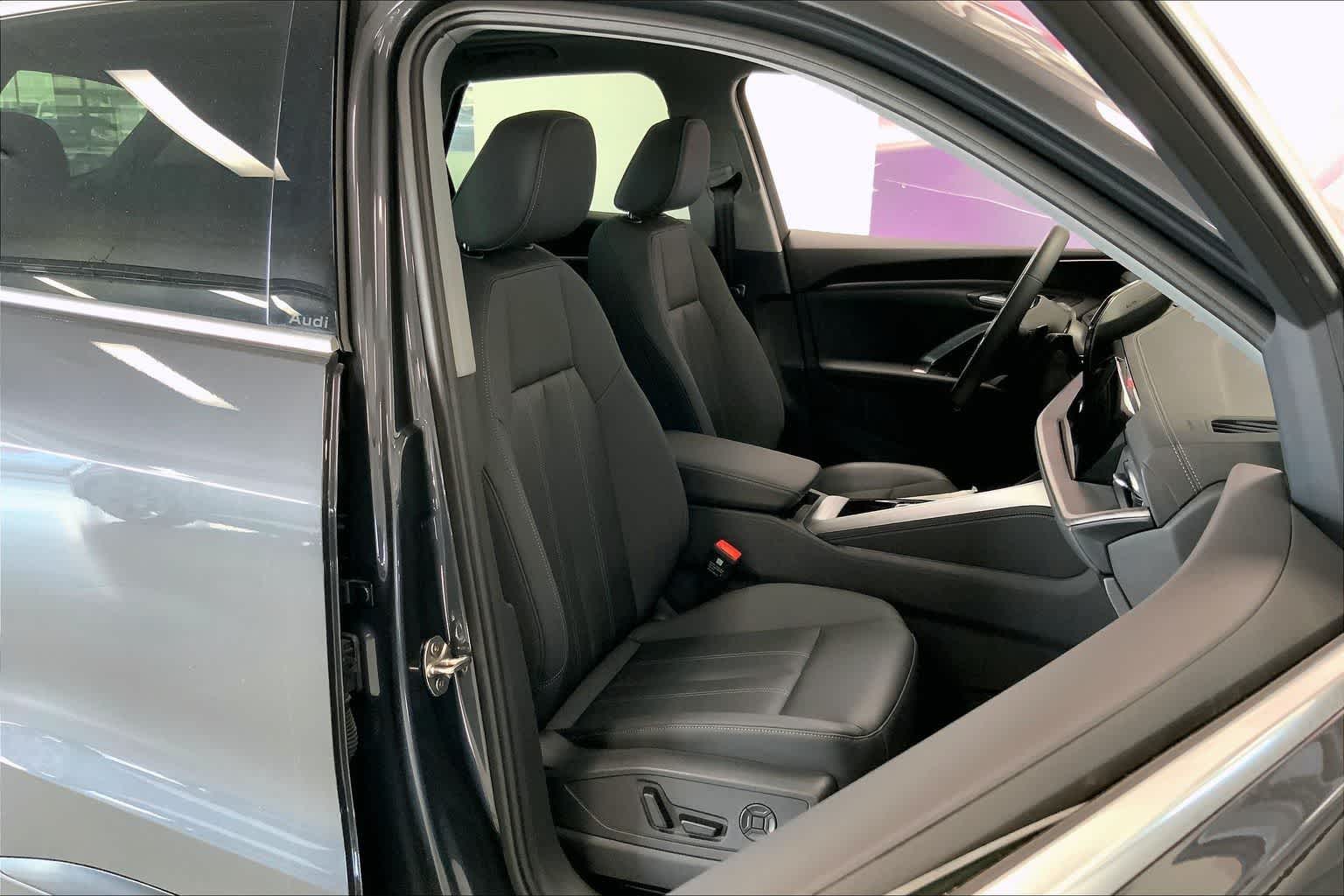 Thumbnail: 2025 Audi Q5 - 14