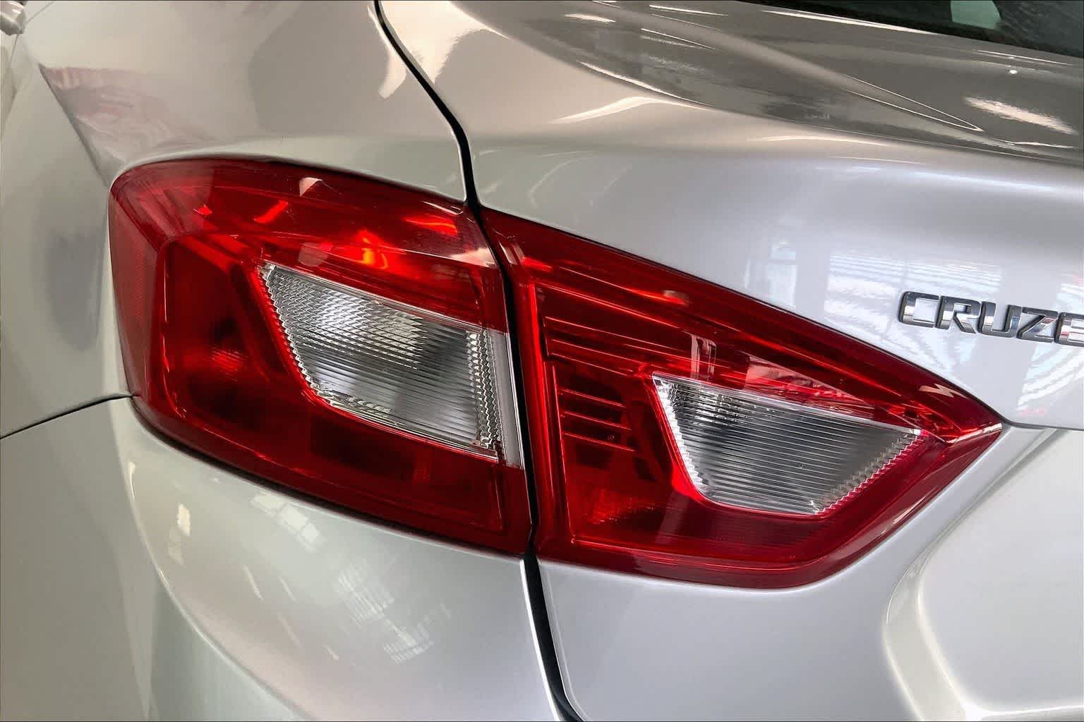 Thumbnail: 2017 Chevrolet Cruze - 30