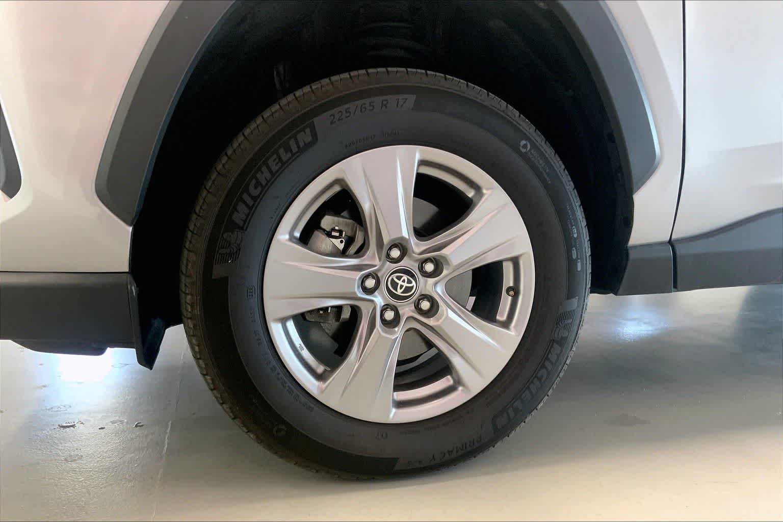 Thumbnail: 2022 Toyota RAV4 - 8