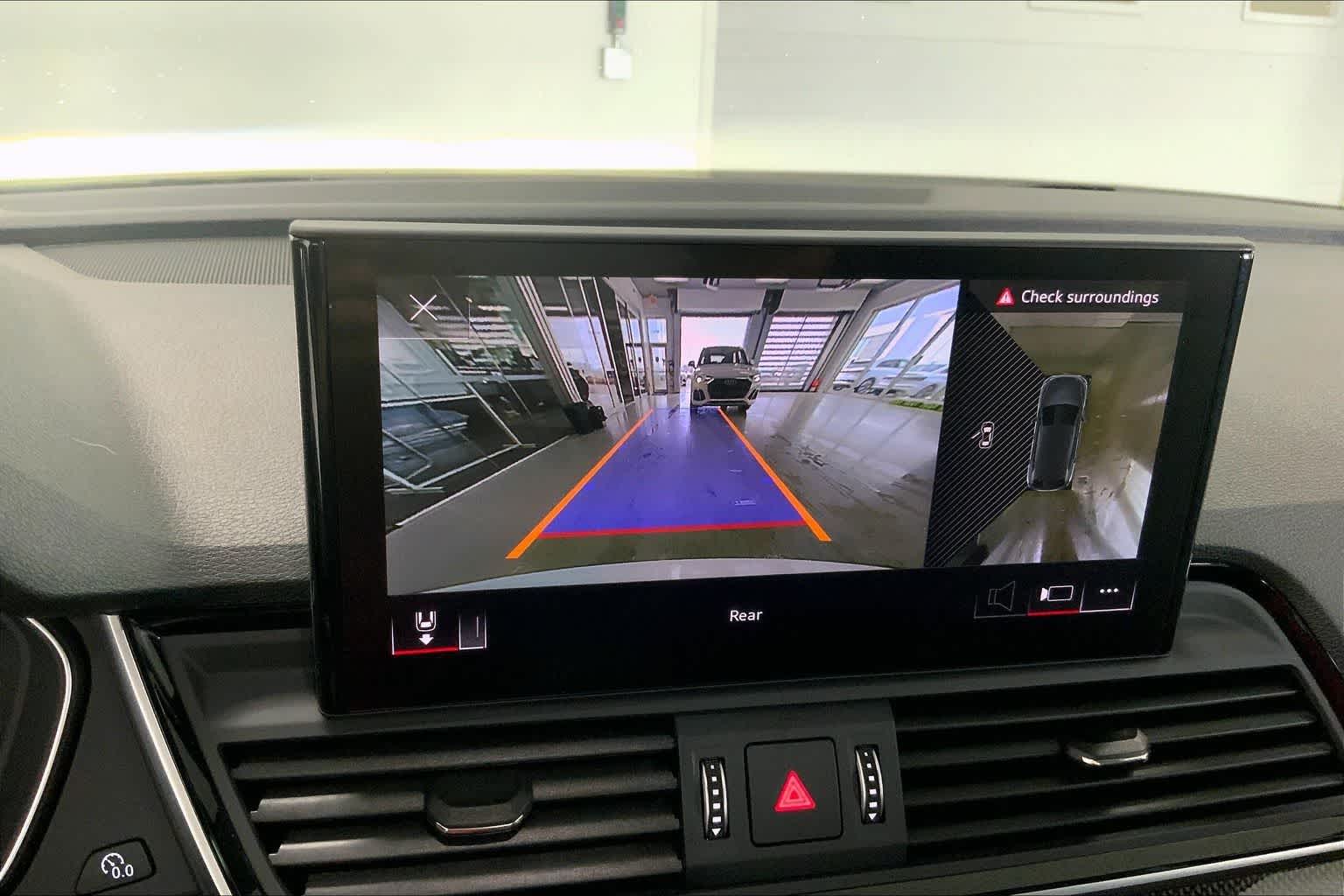 Thumbnail: 2024 Audi SQ5 - 24