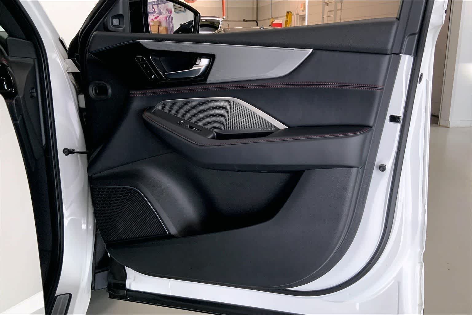 Thumbnail: 2022 Acura MDX - 23