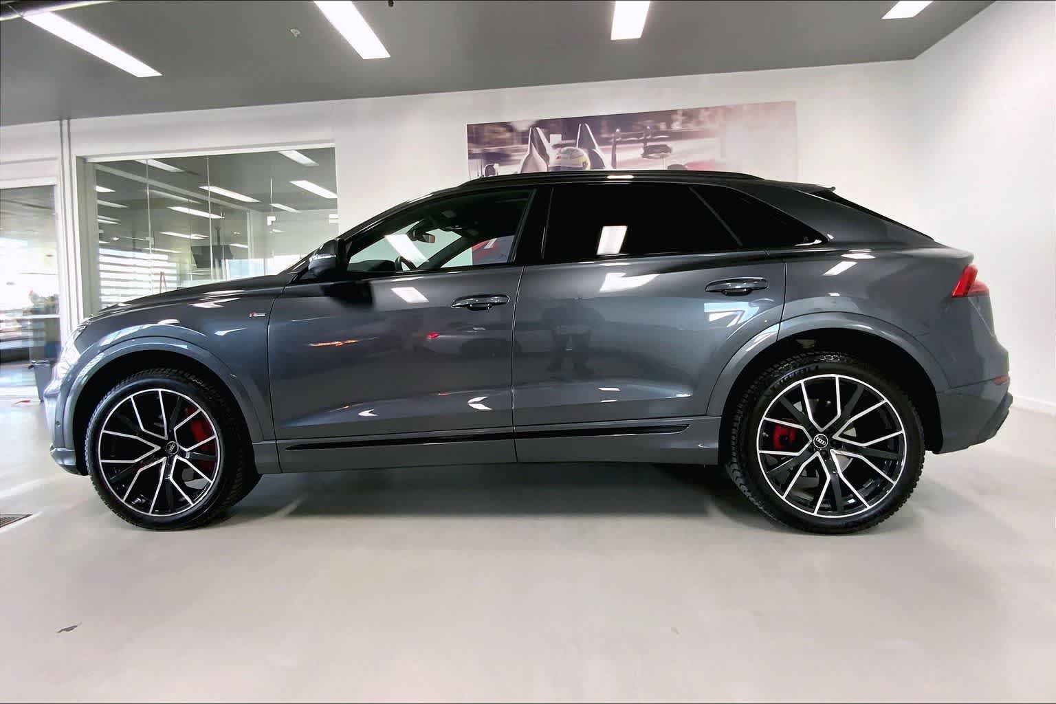 Thumbnail: 2022 Audi Q8 - 3