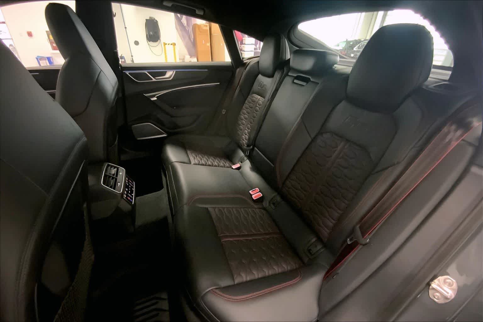 Thumbnail: 2022 Audi RS 7 - 26