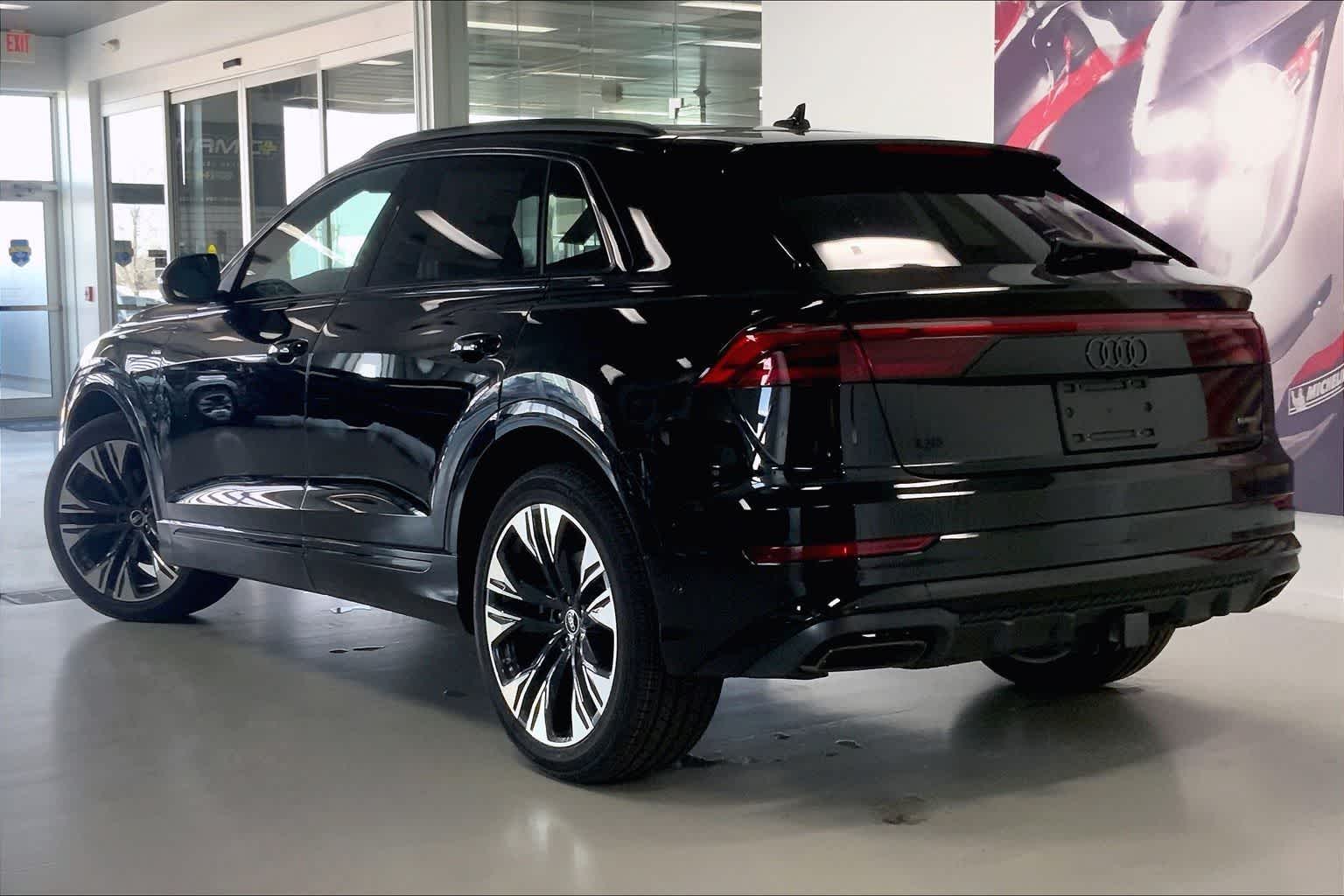 Thumbnail: 2026 Audi Q8 - 4