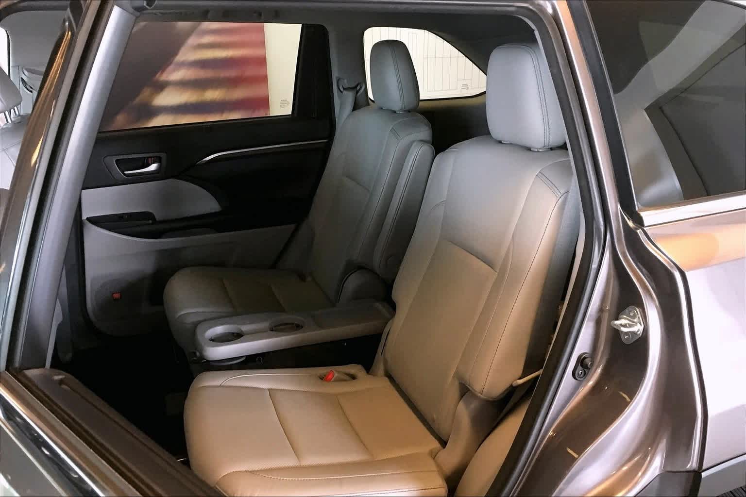 Thumbnail: 2016 Toyota Highlander - 13