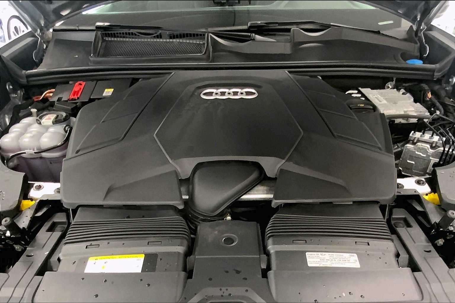 Thumbnail: 2022 Audi Q8 - 9