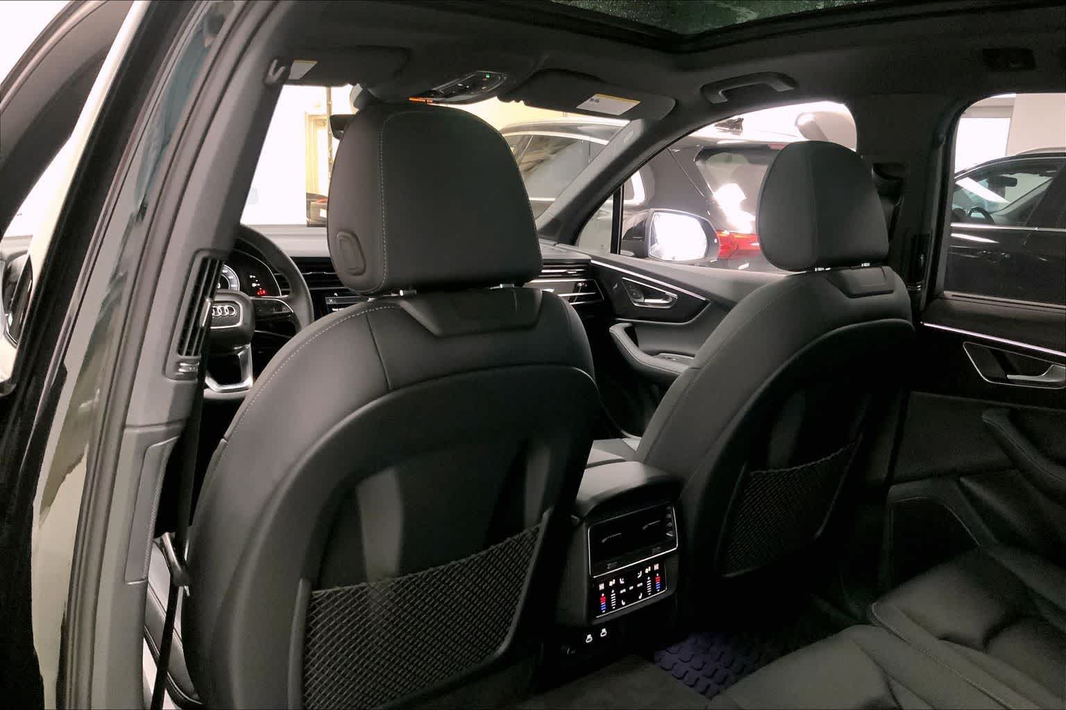 Thumbnail: 2026 Audi Q7 - 11