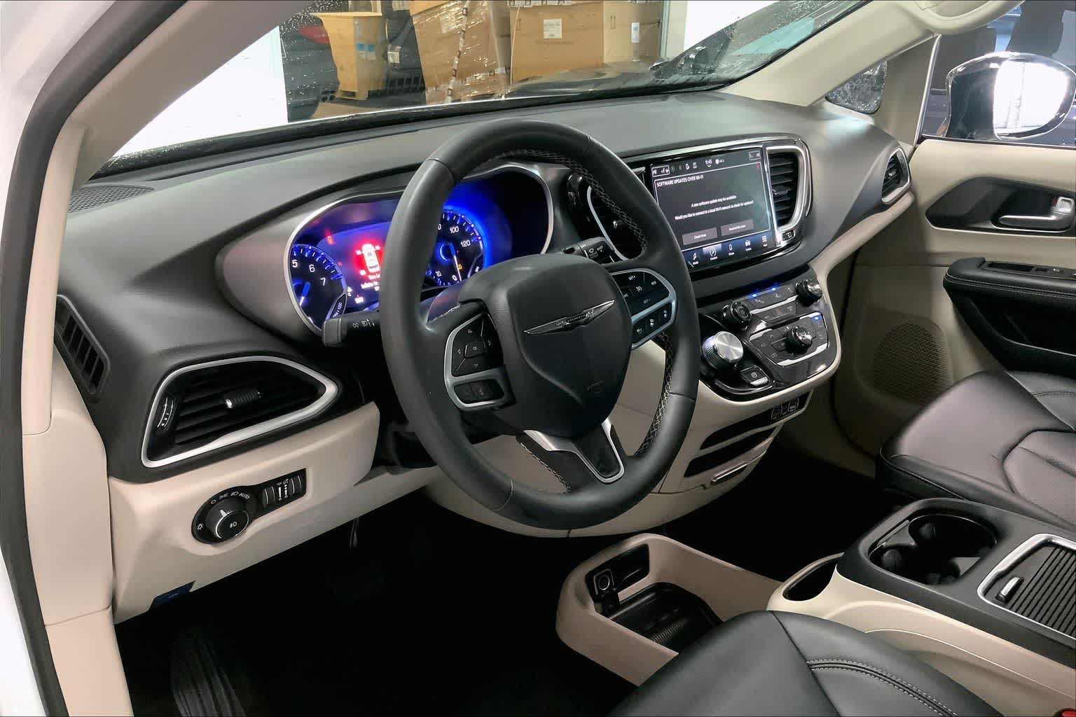 Thumbnail: 2024 Chrysler Pacifica - 2