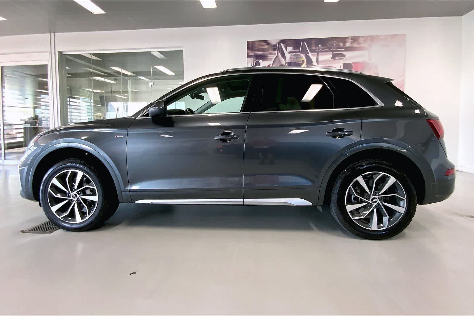 Thumbnail: 2022 Audi Q5 - 3