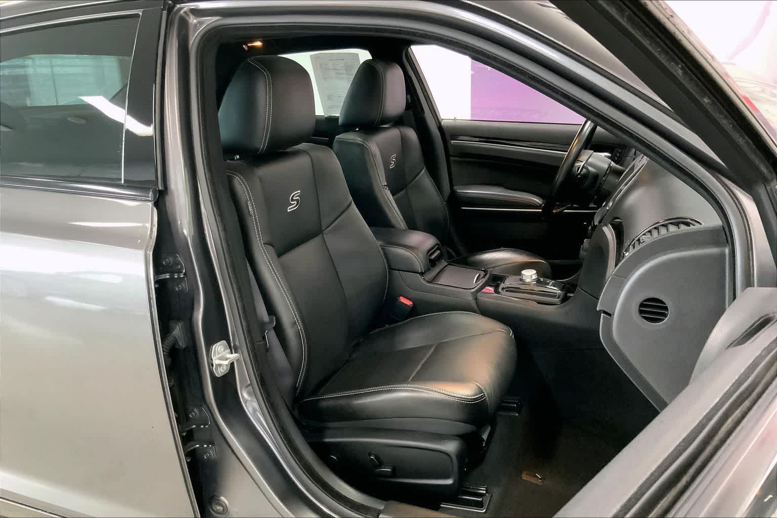 Thumbnail: 2022 Chrysler 300 - 11