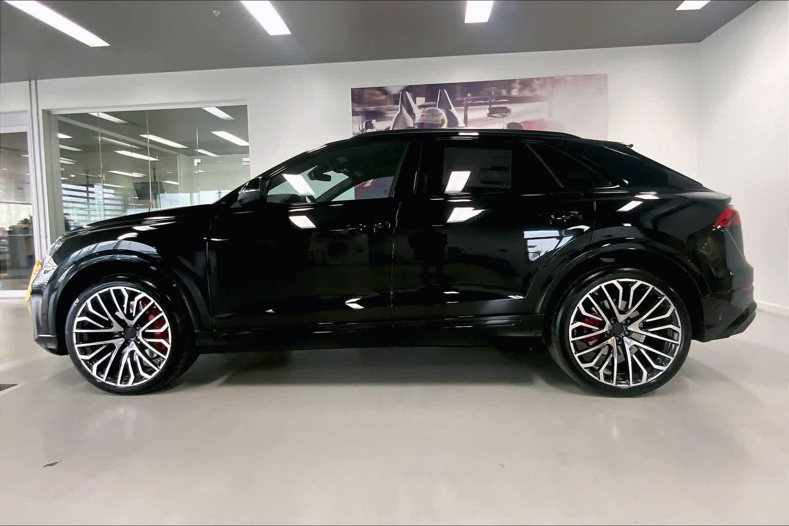 Thumbnail: 2026 Audi SQ8 - 3