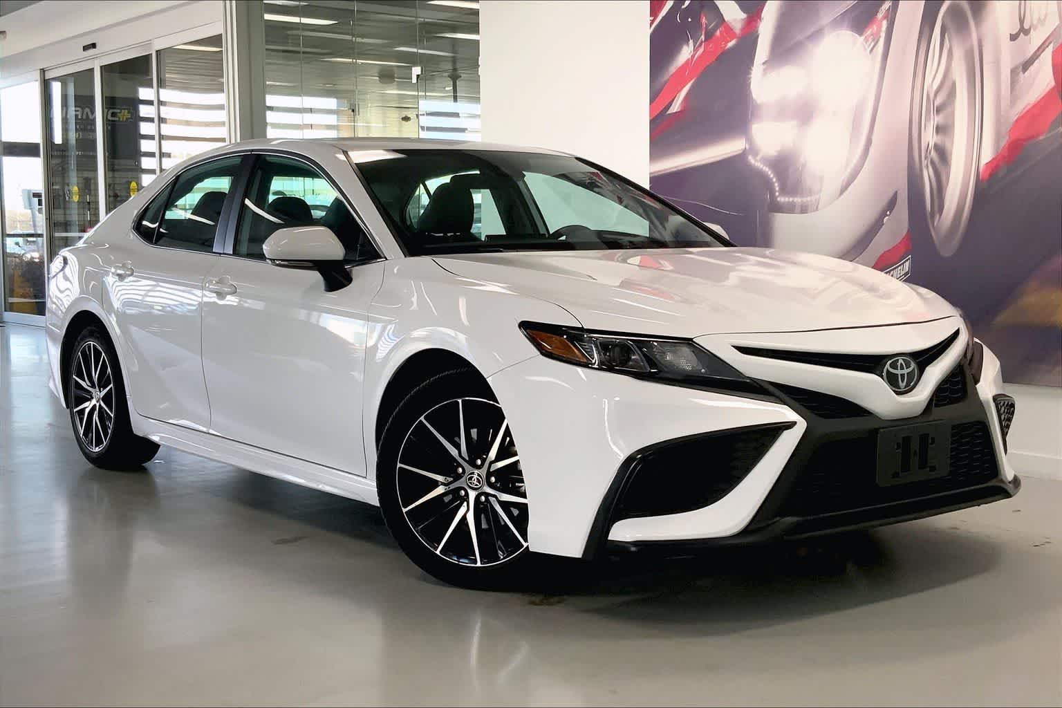 Thumbnail: 2023 Toyota Camry - 21