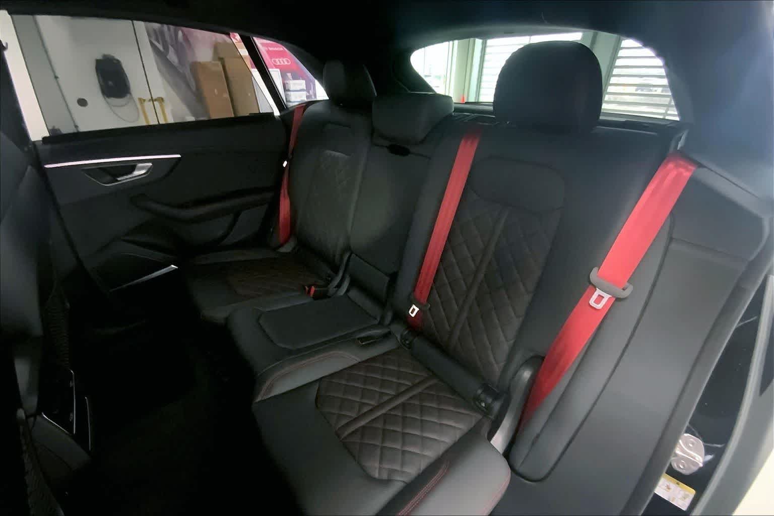 Thumbnail: 2026 Audi SQ8 - 12