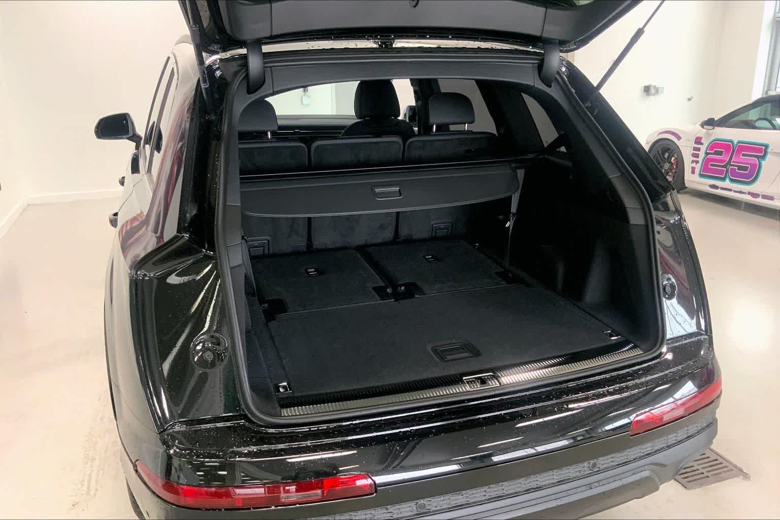 Thumbnail: 2026 Audi Q7 - 18