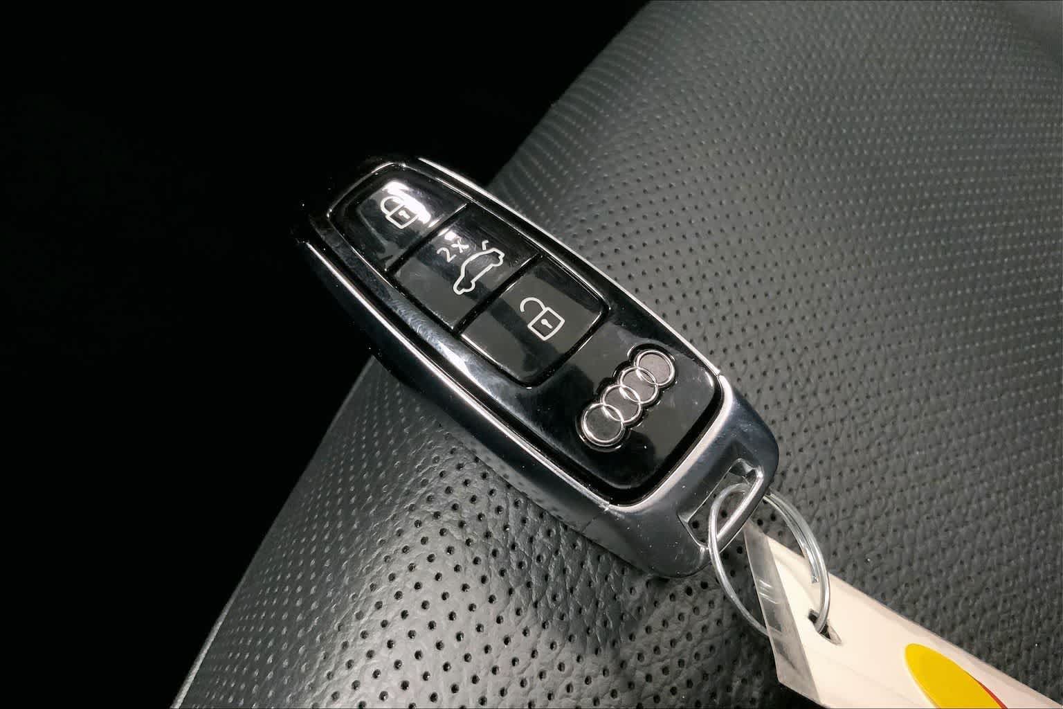 Thumbnail: 2022 Audi Q8 - 16