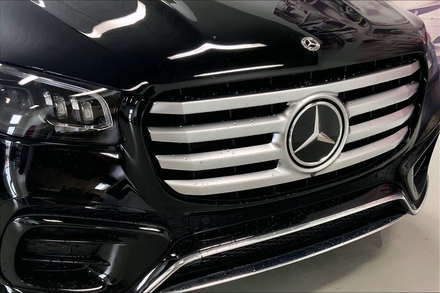 Thumbnail: 2025 Mercedes-Benz GLS - 28