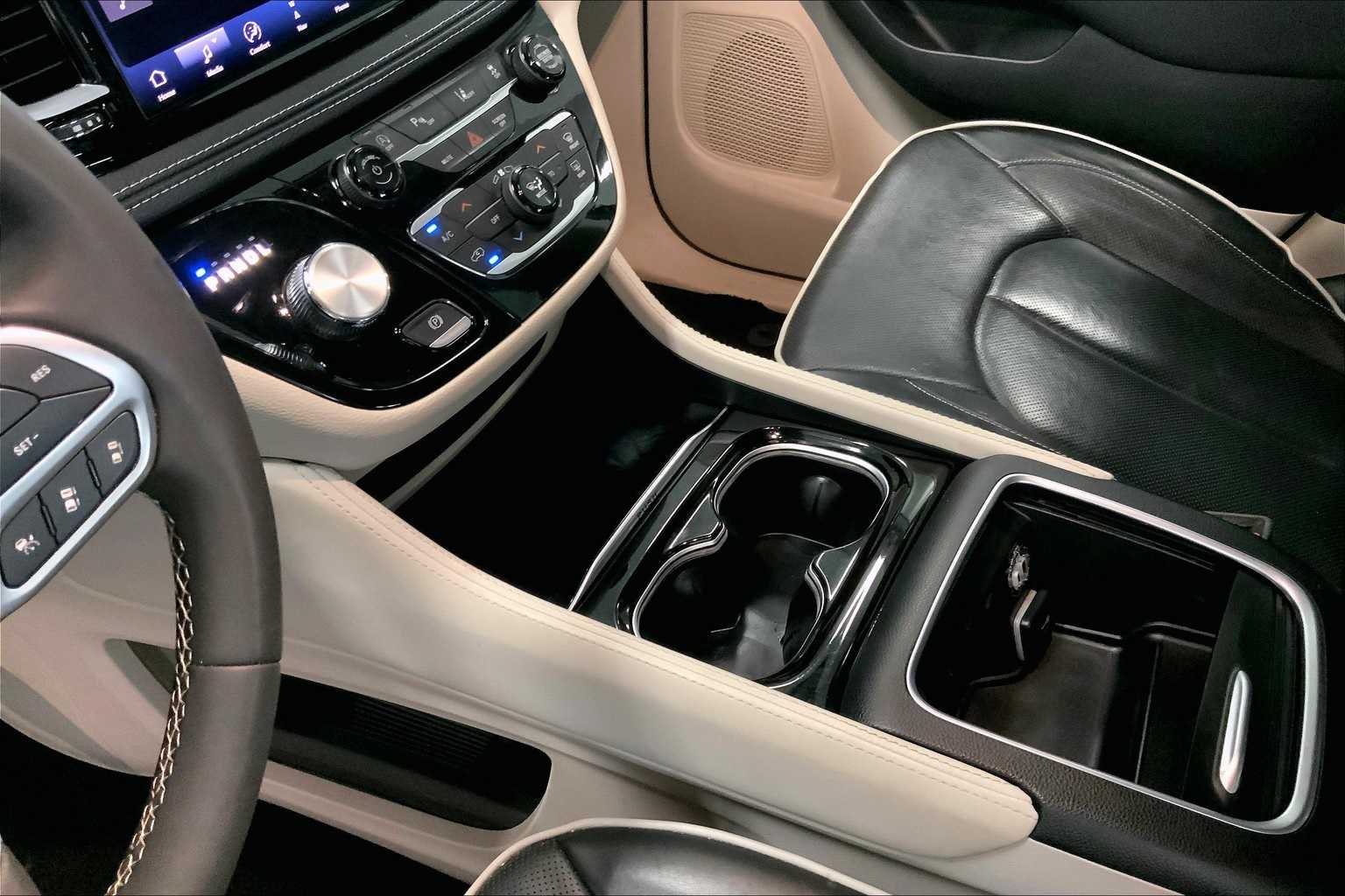 2023 Chrysler Pacifica Limited 16