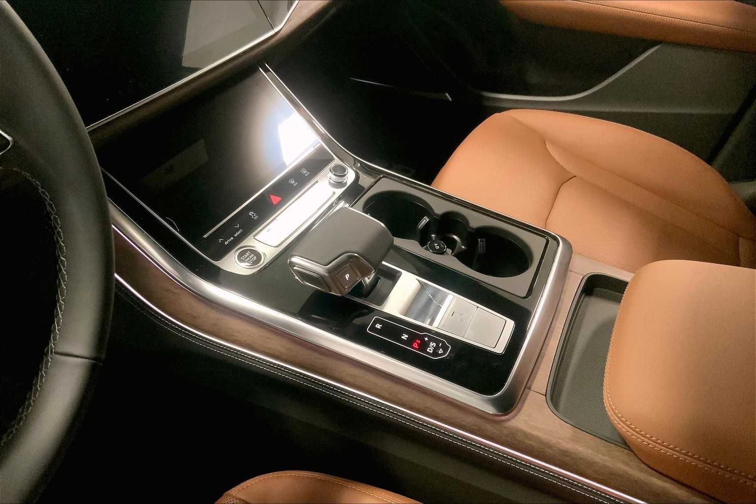 Thumbnail: 2026 Audi Q8 - 17