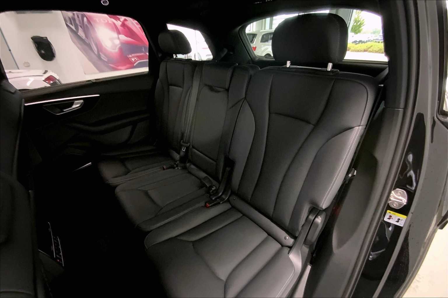 Thumbnail: 2026 Audi Q7 - 12