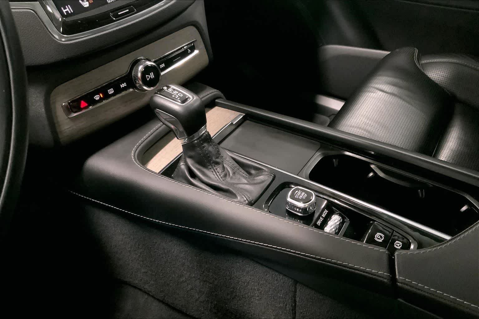 Thumbnail: 2021 Volvo XC90 - 16