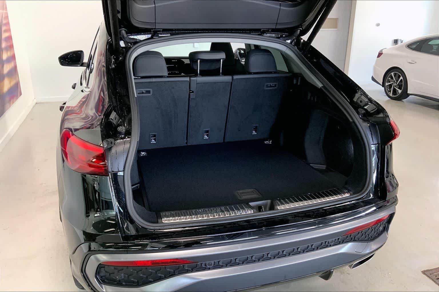 Thumbnail: 2025 Audi Q5 - 19