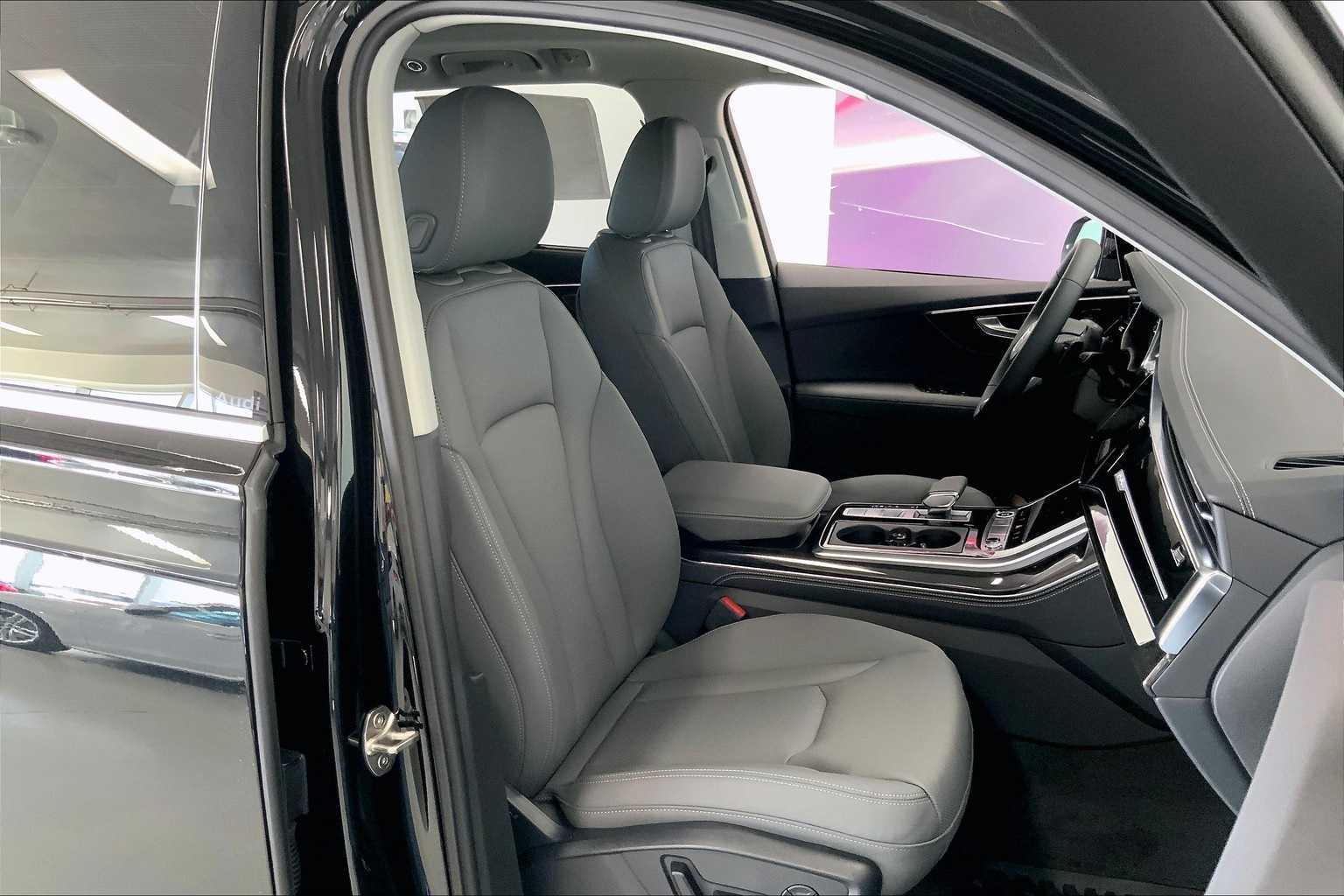 Thumbnail: 2025 Audi Q7 - 12