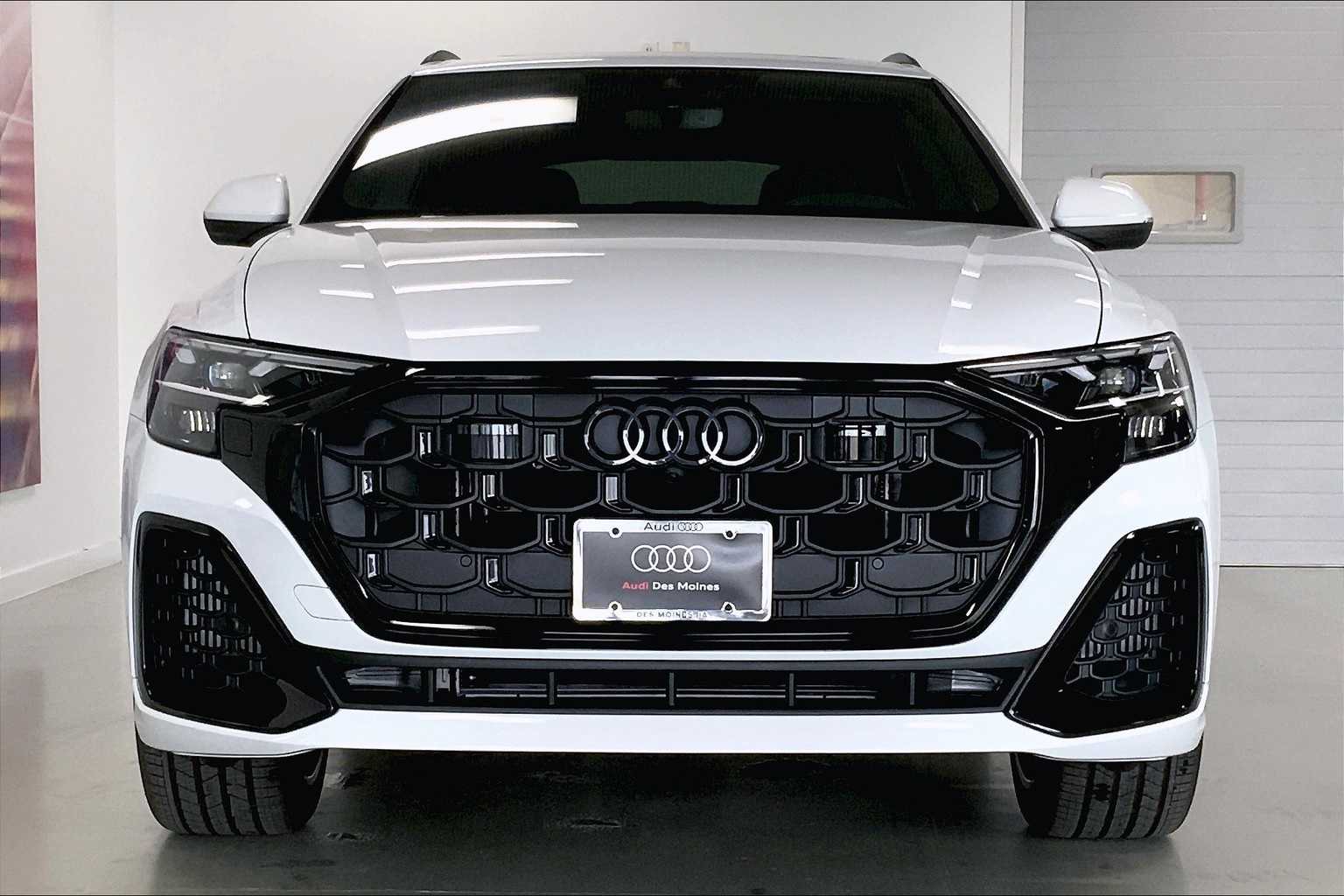 Thumbnail: 2025 Audi Q8 - 6