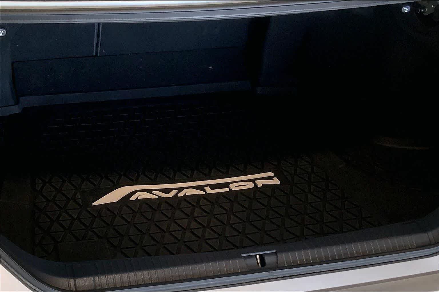 Thumbnail: 2020 Toyota Avalon - 16