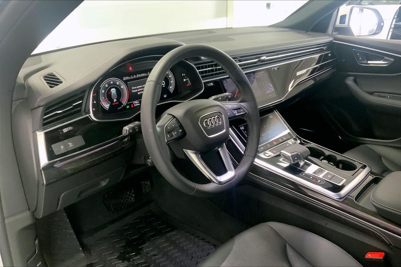 Thumbnail: 2025 Audi Q8 - 2