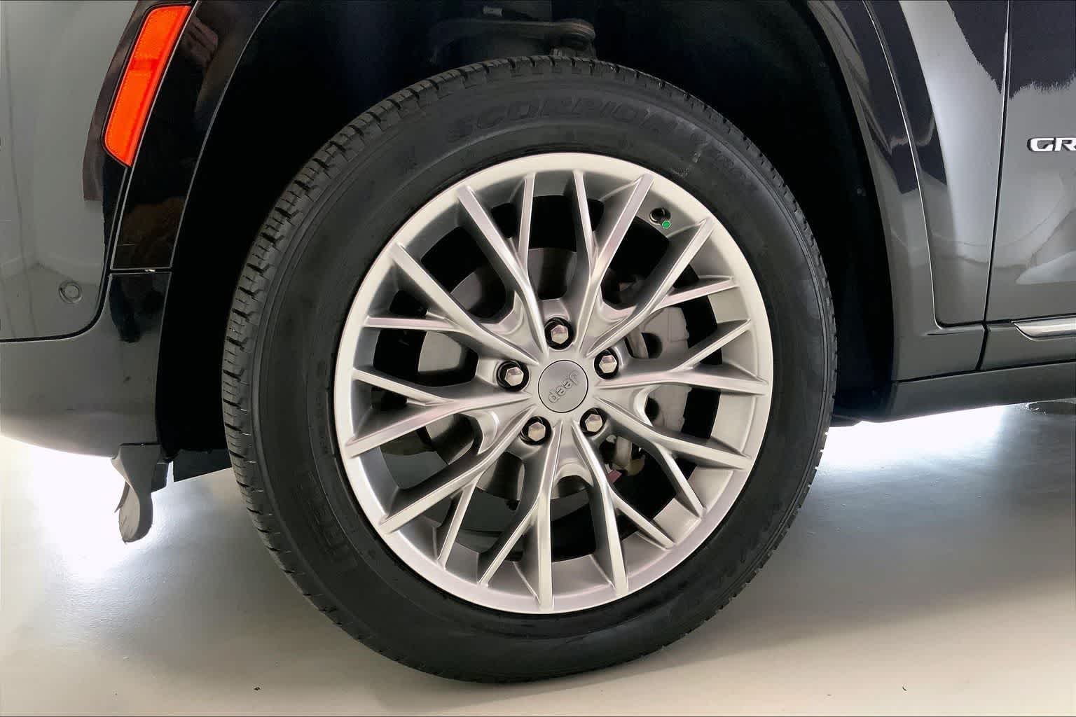 Thumbnail: 2022 Jeep Grand Cherokee - 8