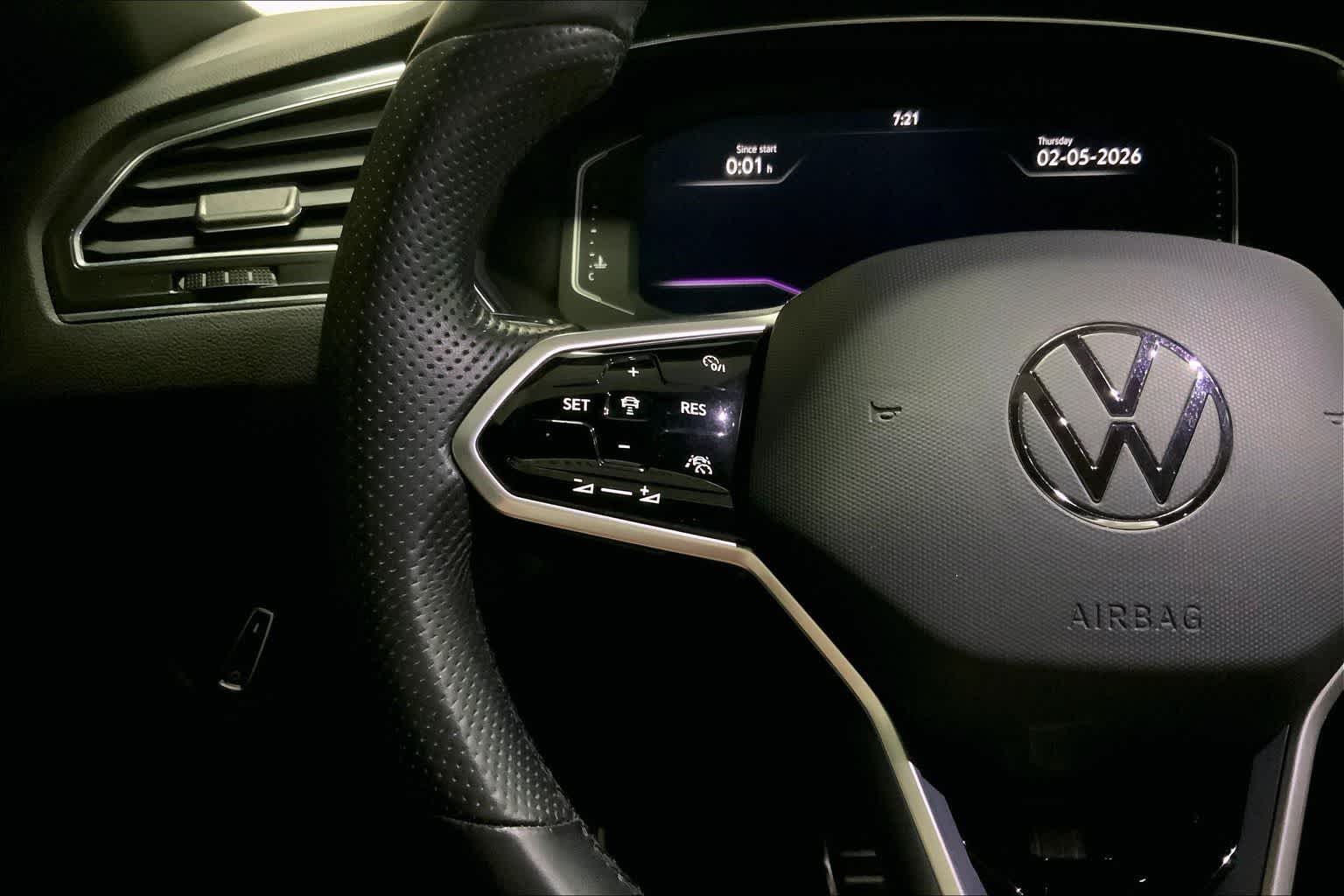 Thumbnail: 2023 Volkswagen Tiguan - 23