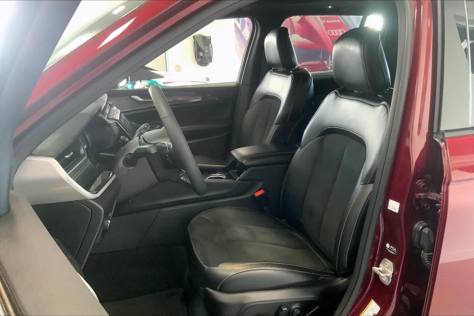 Thumbnail: 2023 Jeep Grand Cherokee - 9