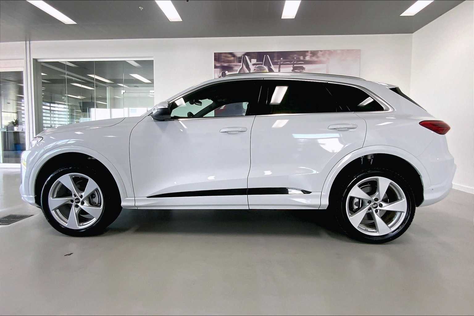 2025 Audi Q5 2.0T Premium Plus photo 3