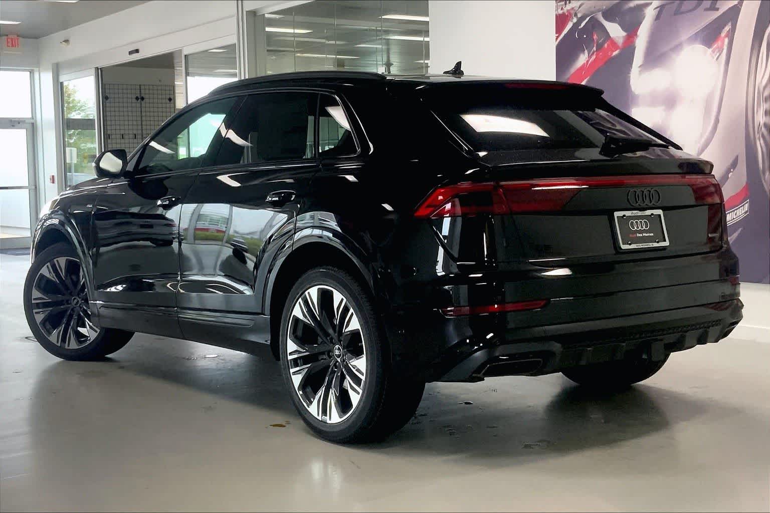 Thumbnail: 2026 Audi Q8 - 4