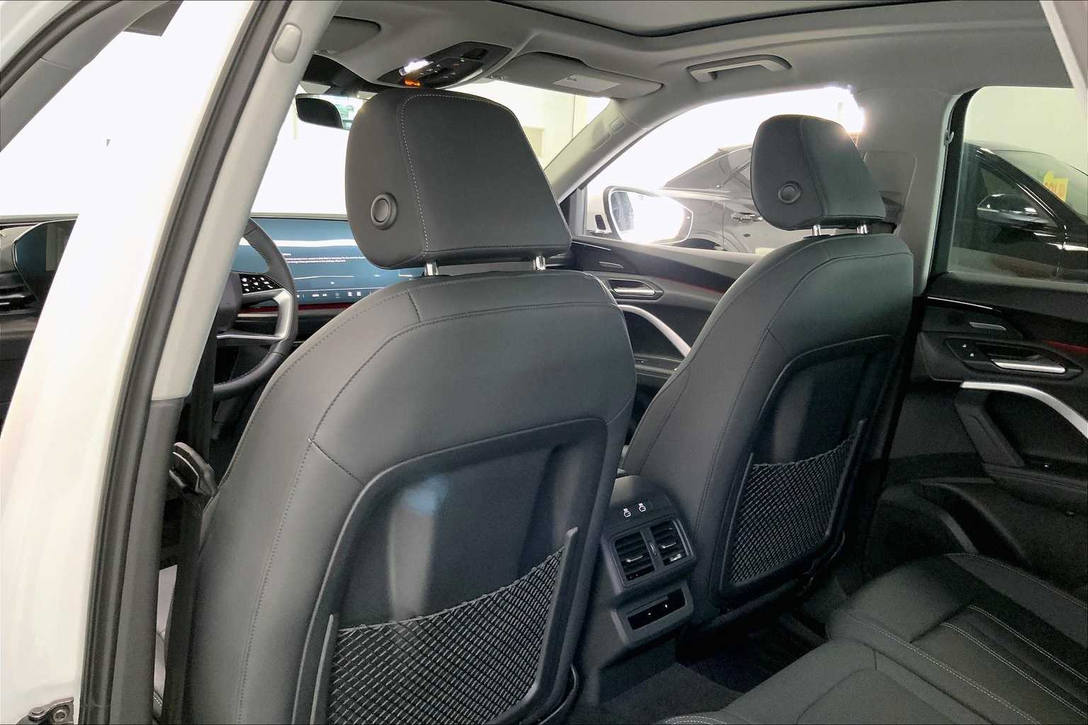 Thumbnail: 2025 Audi Q5 - 12