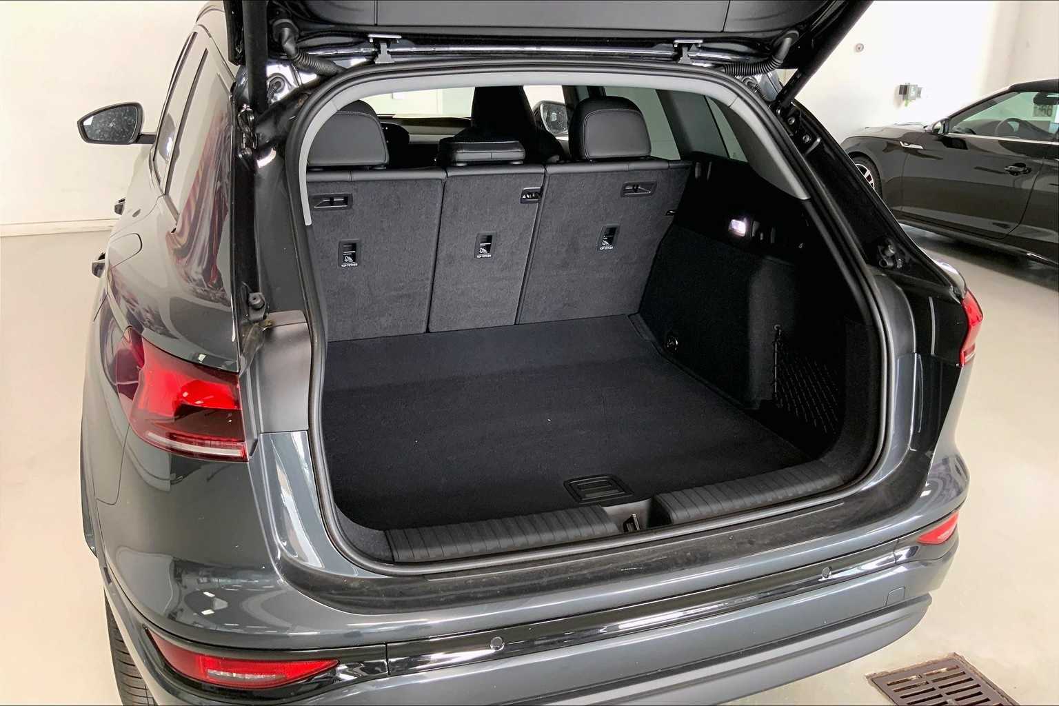 2025 Audi Q6 e-tron Premium Plus 17
