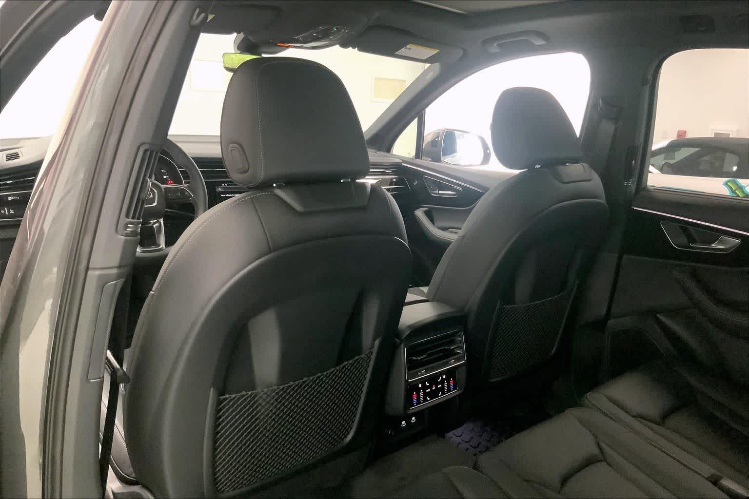 Thumbnail: 2026 Audi Q7 - 12