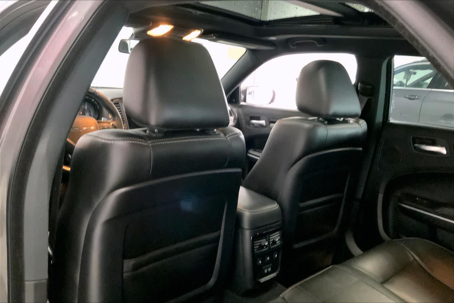 Thumbnail: 2022 Chrysler 300 - 10