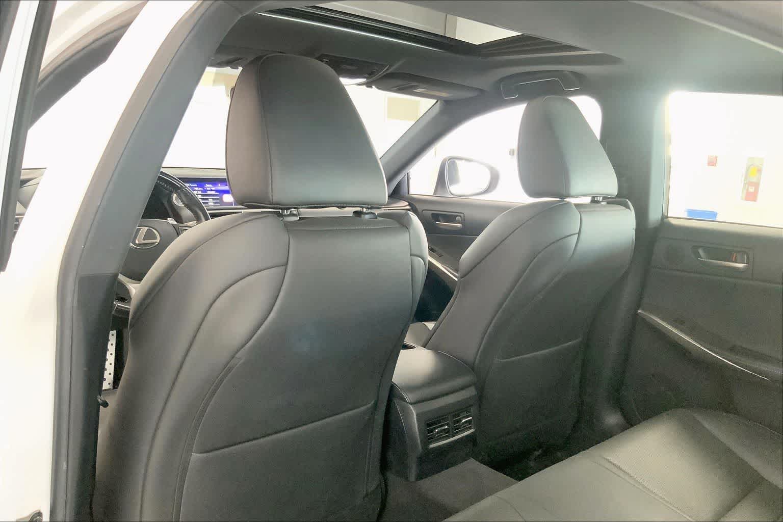 Thumbnail: 2018 Lexus IS - 11