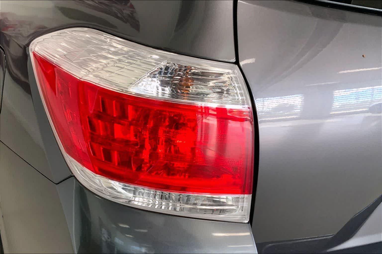 Thumbnail: 2011 Toyota Highlander - 28