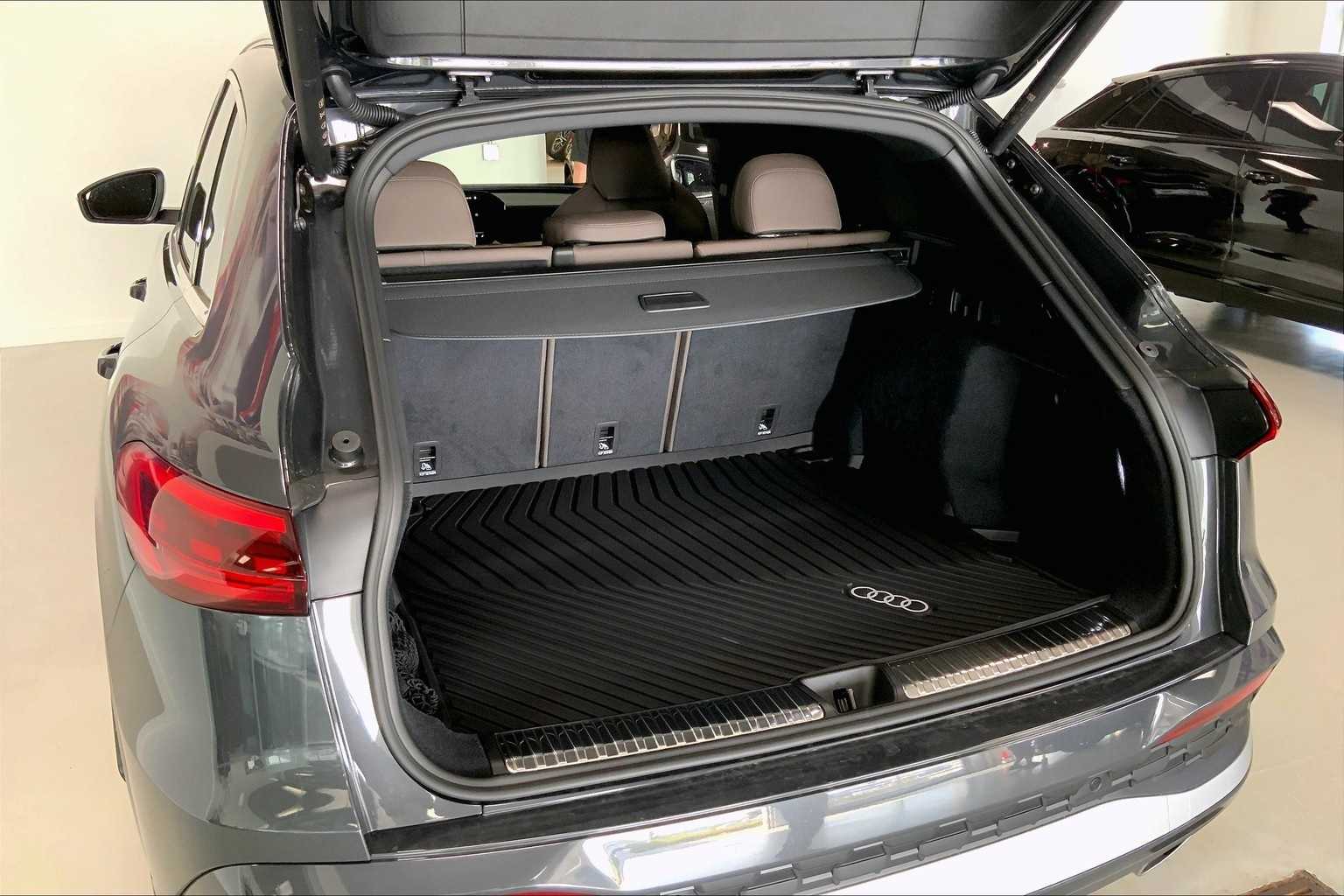 Thumbnail: 2025 Audi Q5 - 19