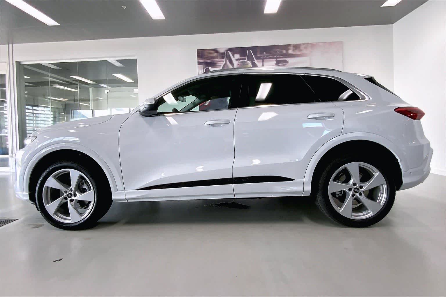 Thumbnail: 2025 Audi Q5 - 3