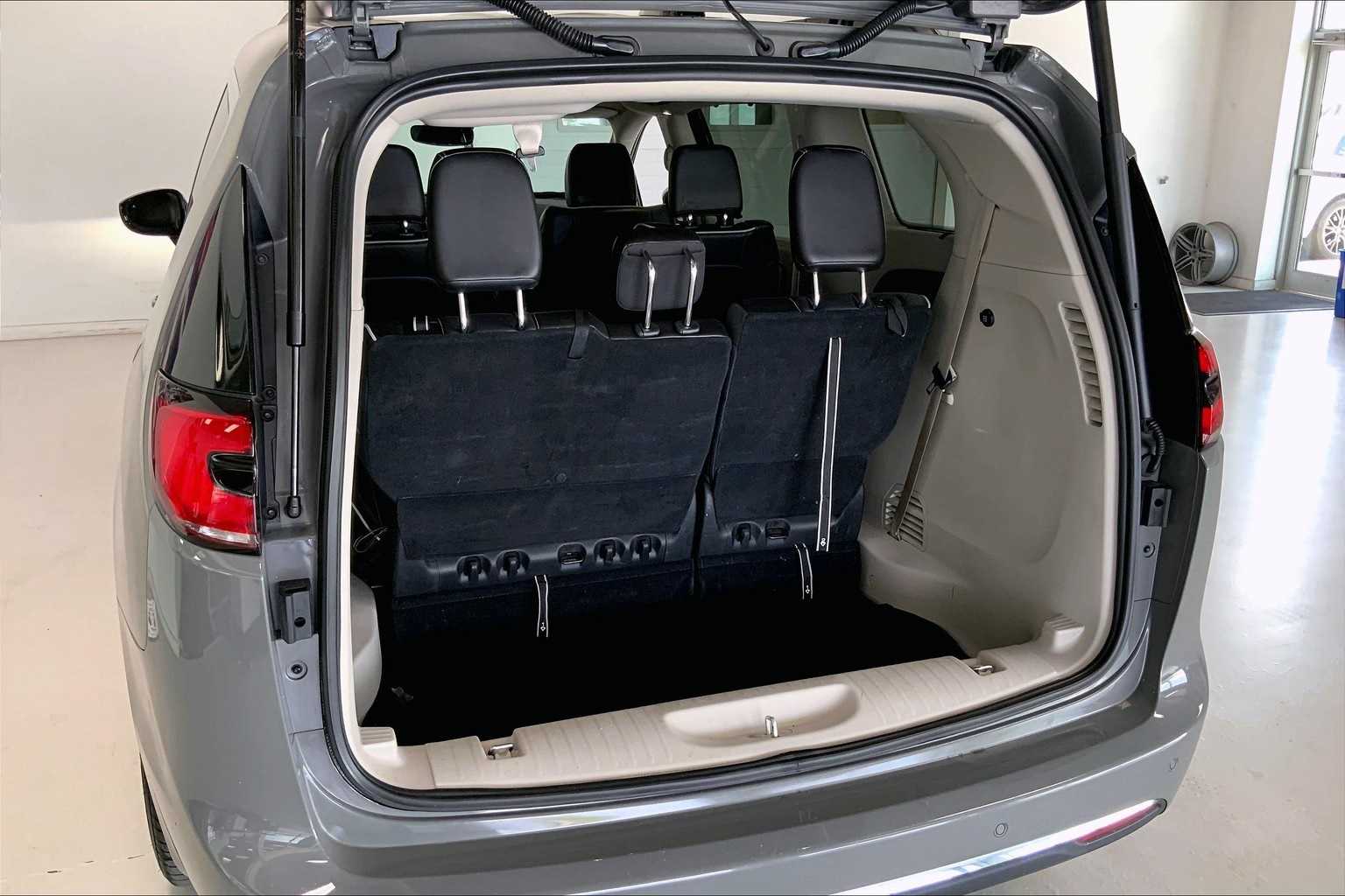 2023 Chrysler Pacifica Limited 18