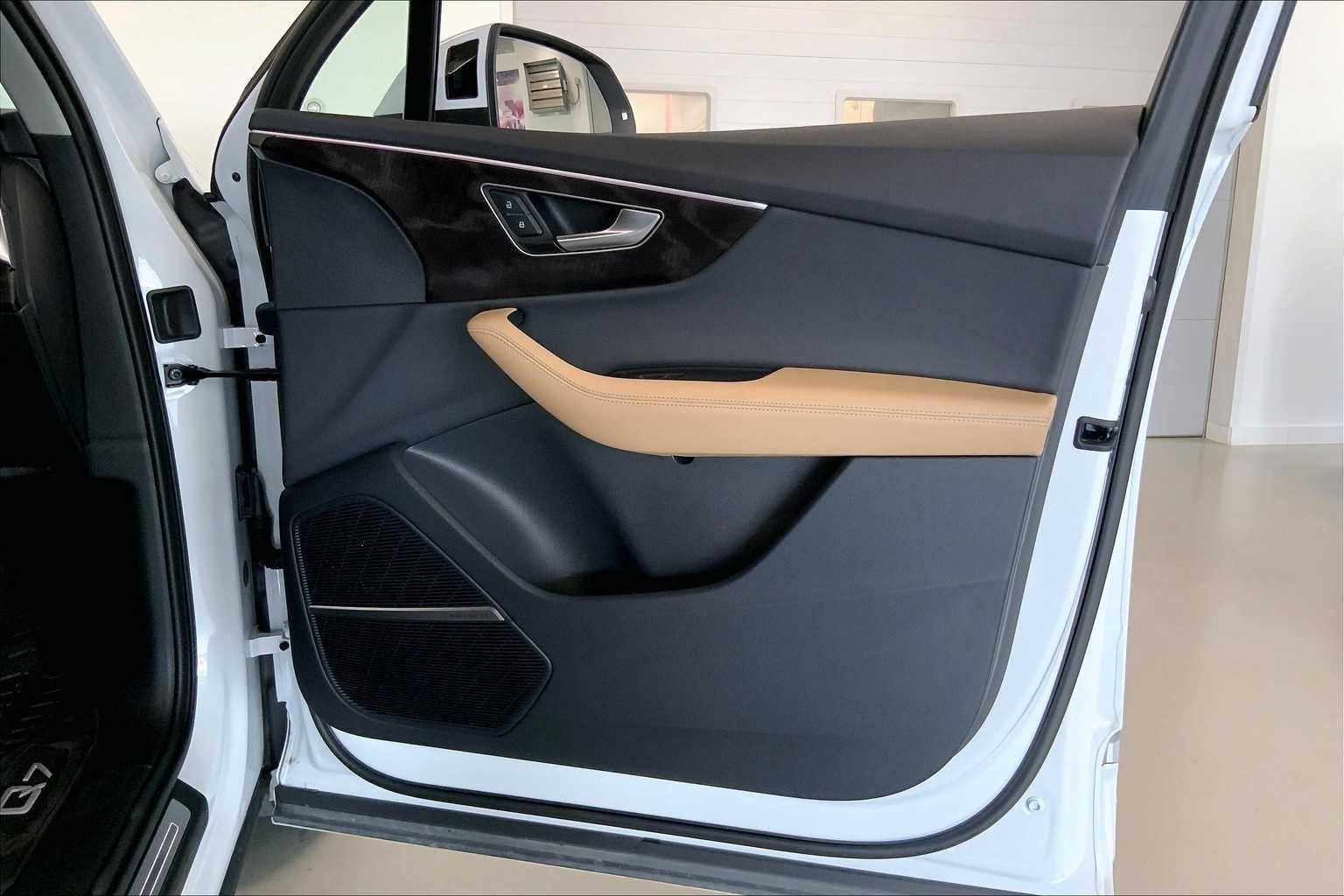 Thumbnail: 2025 Audi Q7 - 26