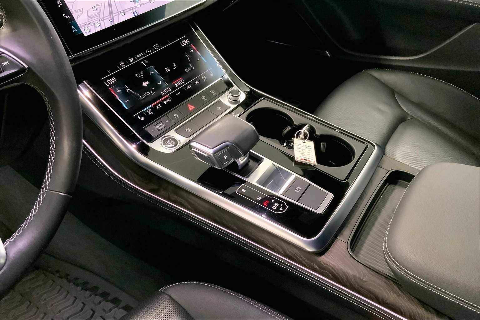 Thumbnail: 2022 Audi Q8 - 16