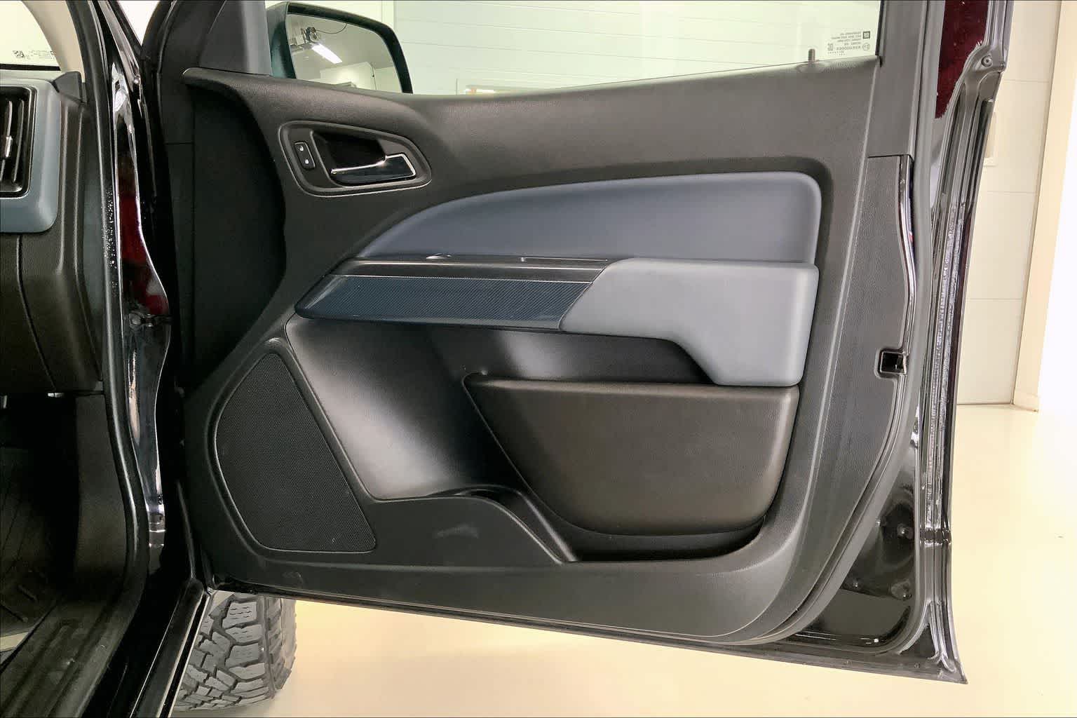 Thumbnail: 2022 Chevrolet Colorado - 28