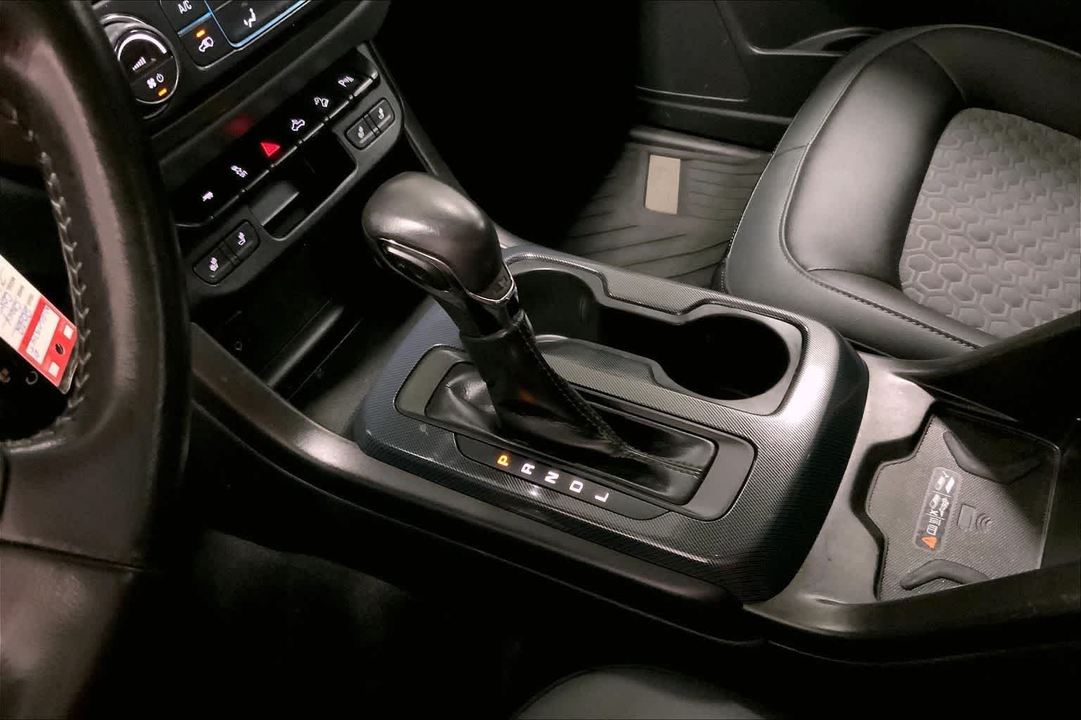 Thumbnail: 2022 Chevrolet Colorado - 16