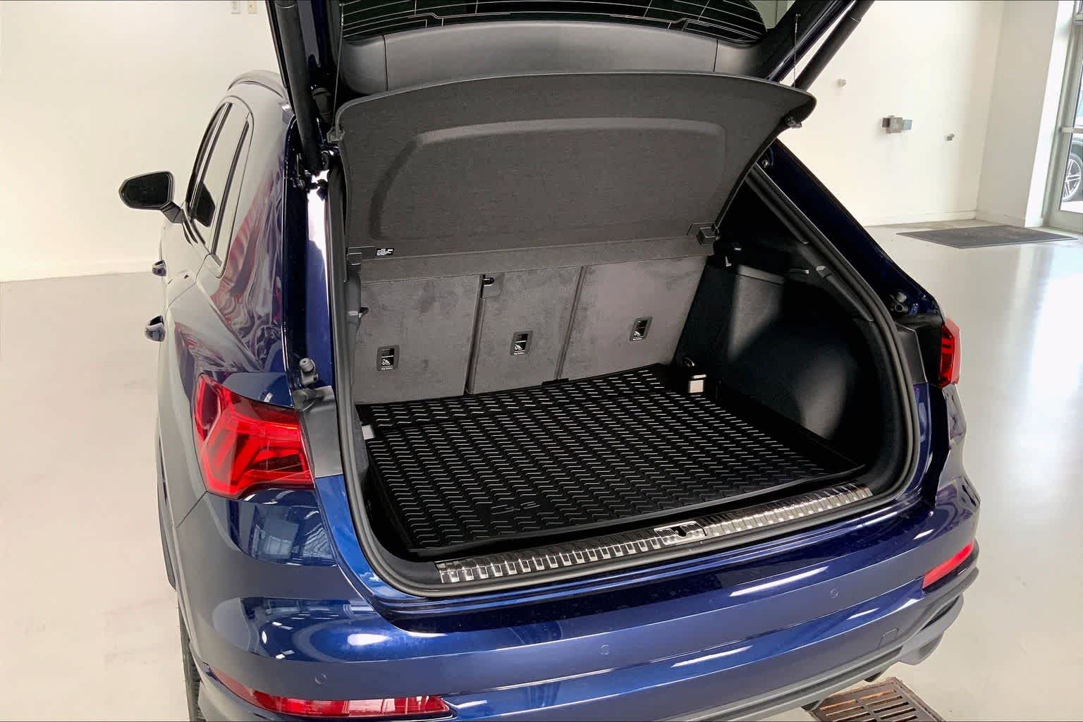 Thumbnail: 2025 Audi Q3 - 18