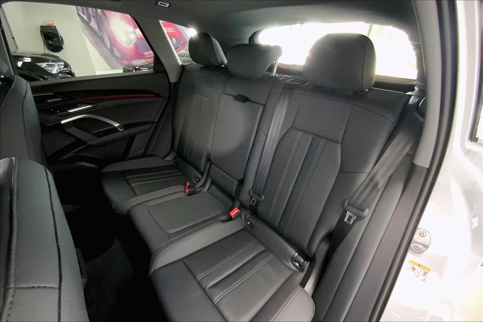 Thumbnail: 2025 Audi Q5 - 13