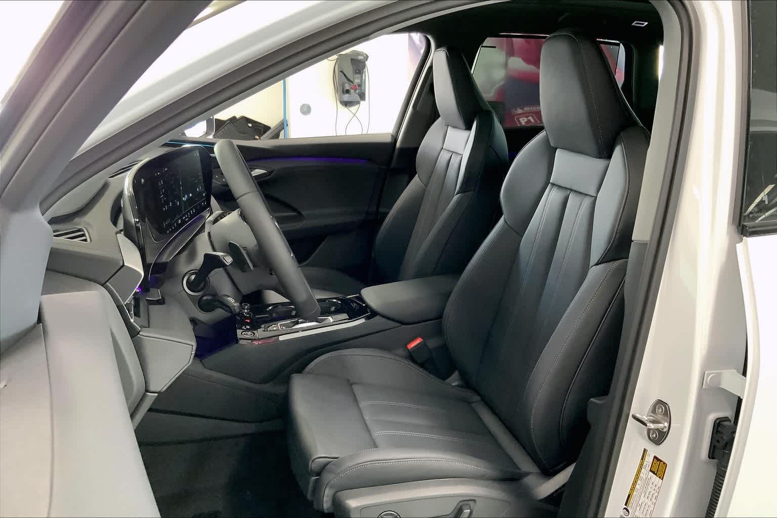 Thumbnail: 2025 Audi Q6 e-tron - 11